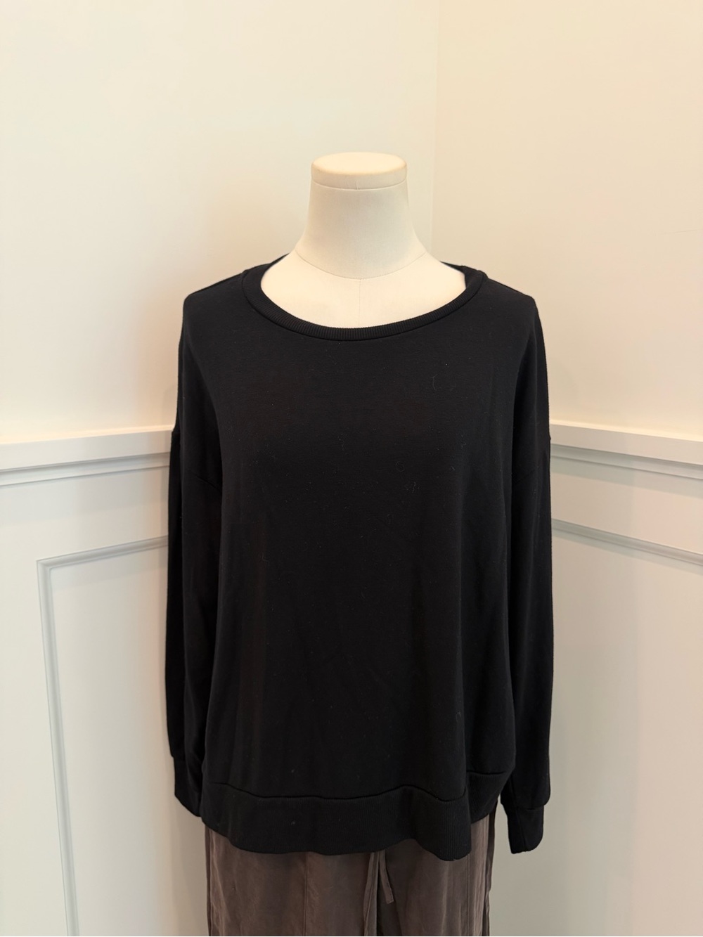 Beyond Yoga Black Off Duty Pullover Sweatshirt